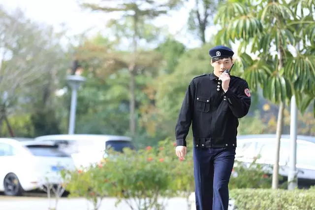 安保人員必須要使用對講機嗎？